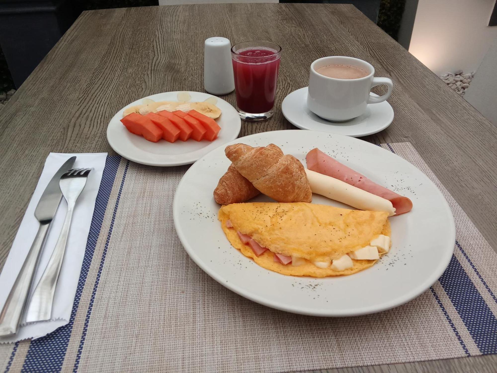 Hotel Castellana 95 ボゴタ エクステリア 写真